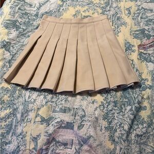 Miss quiqui beige pleated faux suede skirt M